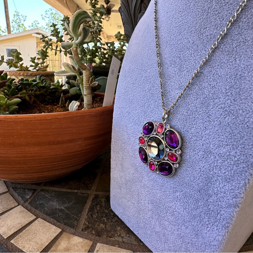 Vintage - Pendant Necklace - Jeweled Sets in Purple, Lavender, Raspberry & Smoke - Picture 2 of 5